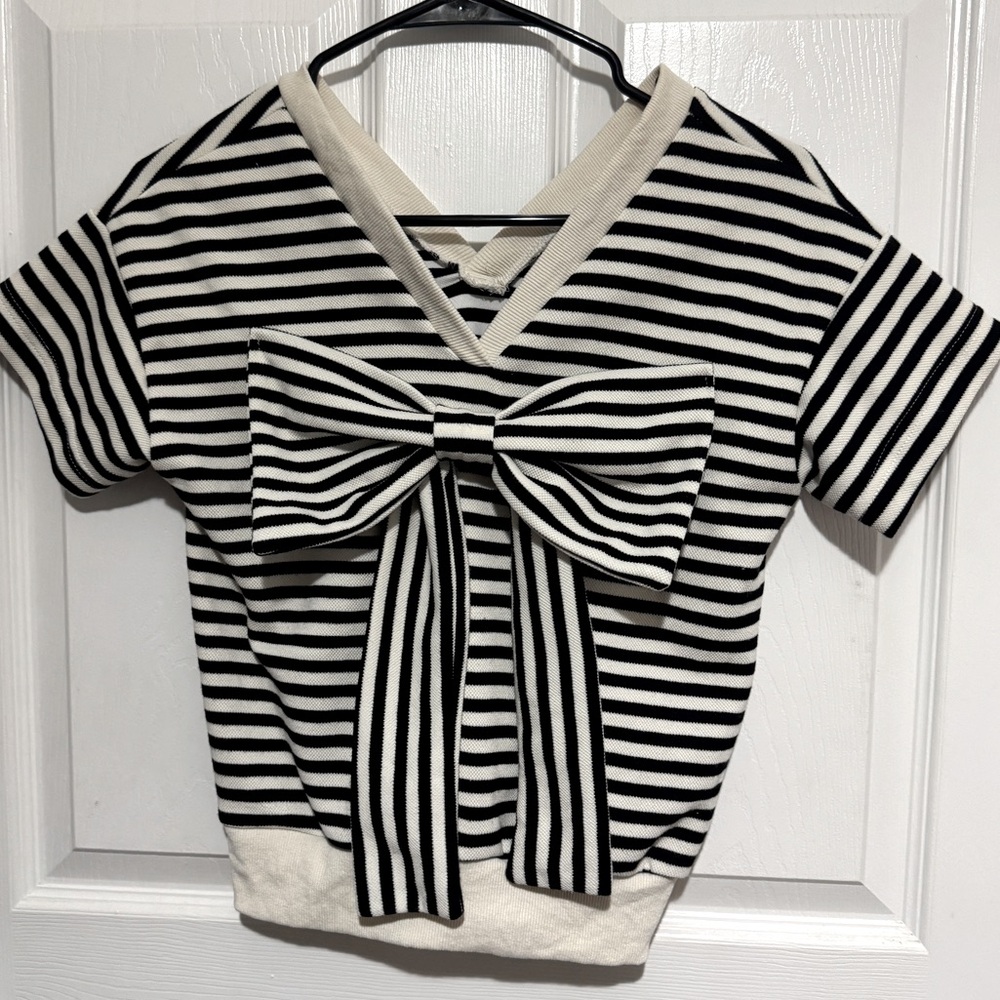 Black & white striped bow crop top
